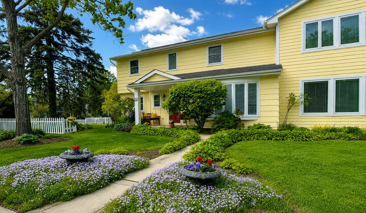 Property Photo: 83 N Park Boulevard IL 60137
