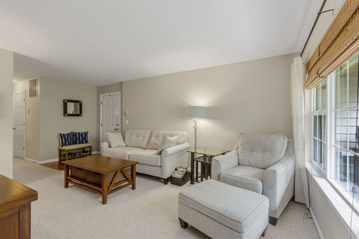 Property Photo:  928 N Village Drive 2  IL 60073 