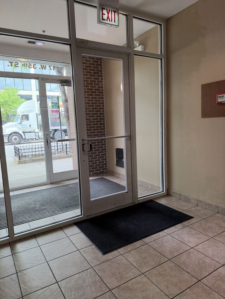 Property Photo:  17 W 35th Street 303  IL 60616 