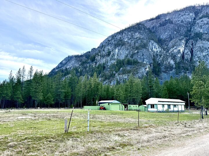 Property Photo: 5 Stecker Rd WA 99146
