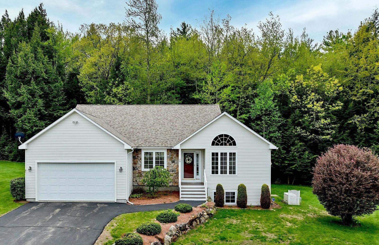 Property Photo:  28 Autumn Lane  NH 03249 