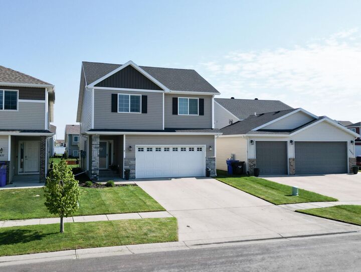 Property Photo: 5817 57 Avenue S ND 58104