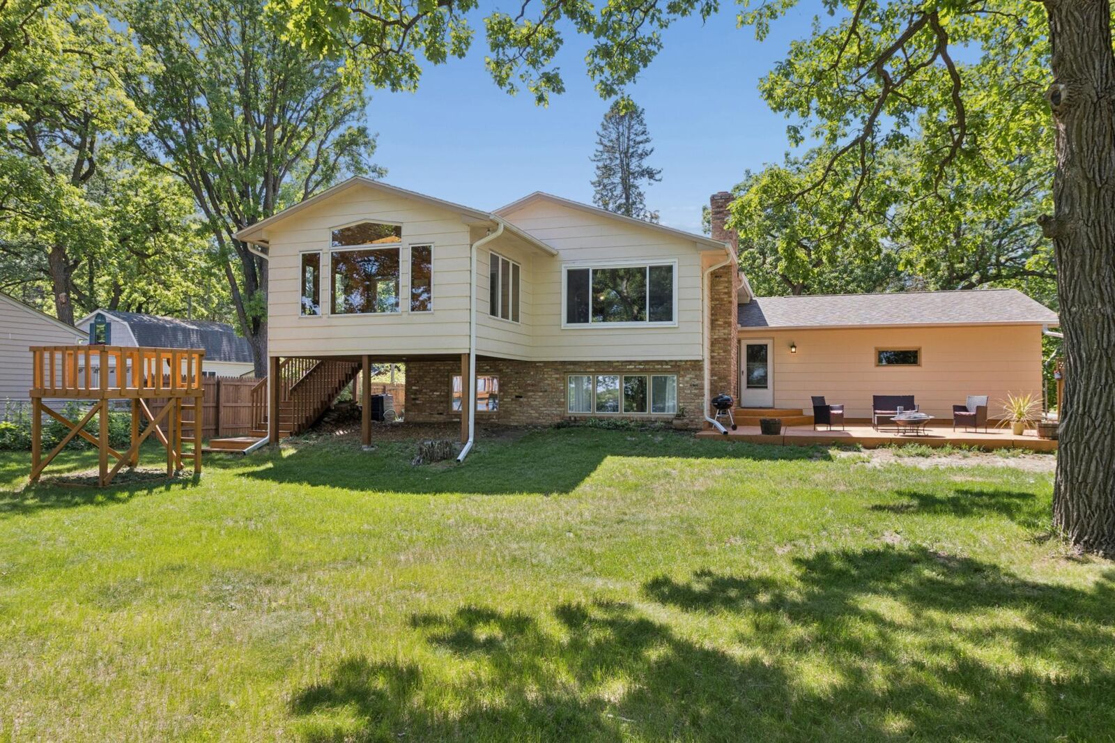Property Photo:  1195 Lakeshore Drive  MN 55309 