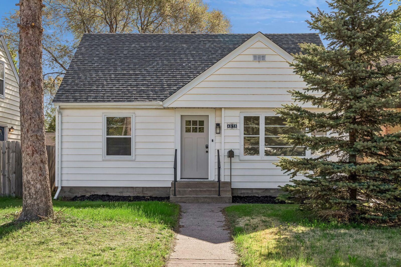 Property Photo:  4618 Thomas Avenue N  MN 55412 