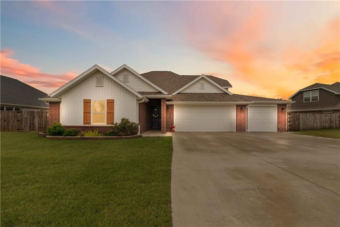 Property Photo: 642 Mary Katherine Street AR 72753