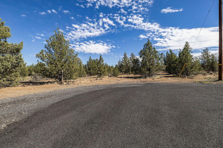 Property Photo:  7768 NW 89th Court  OR 97760 
