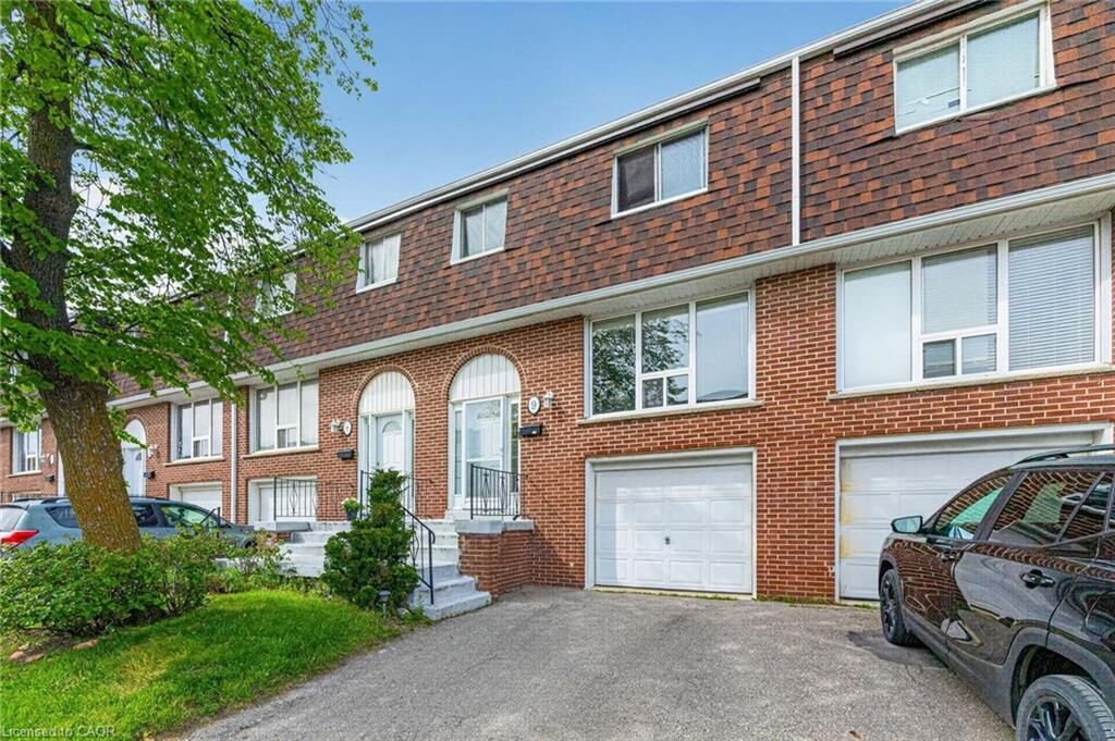 Property Photo:  2380 Bromsgrove Road 9  ON L5J 4E6 