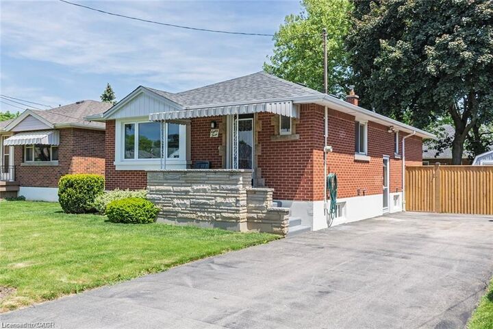 Property Photo: 83 Fernwood Crescent Upper ON L8T 3L2