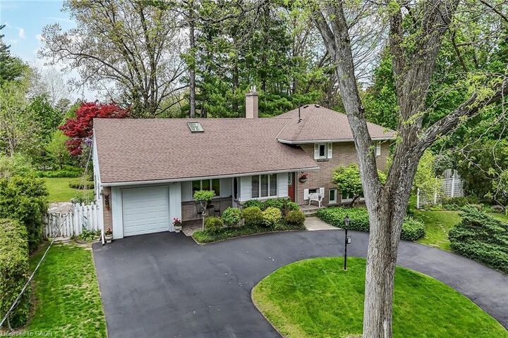 Property Photo: 2 Summit Circle ON N3Y 3K8