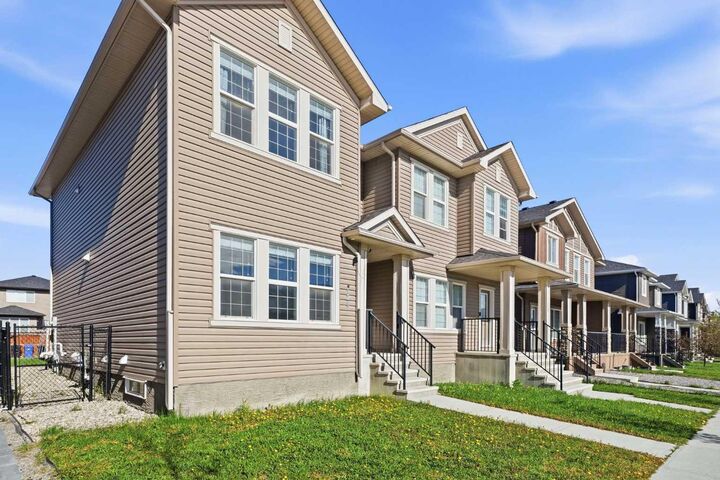Property Photo: 125 Evanston Hill NW AB T3P 1J7