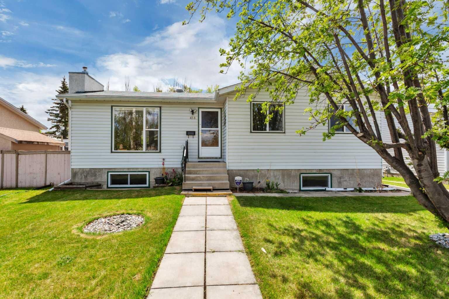 Property Photo: 4318 45 Ave AB T4S 1K8