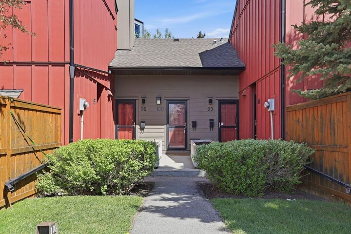 Property Photo: 4740 Dalton Drive NW 100 AB T3A 2H4
