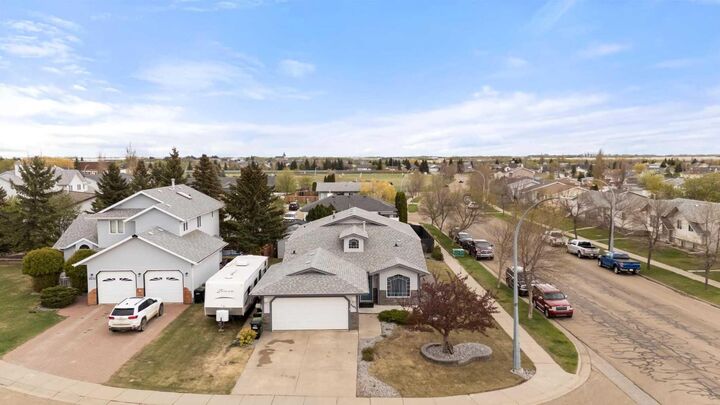 Property Photo: 3401 59 Street Close AB T4V 4Y9