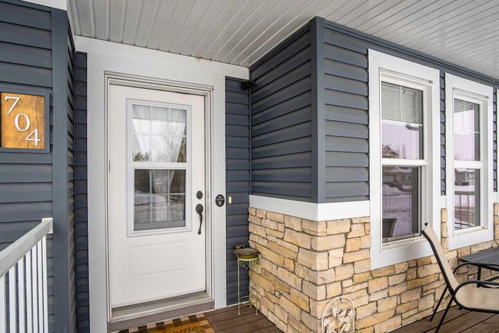 Property Photo:  704 Stonehaven Drive  AB T0M 0N0 