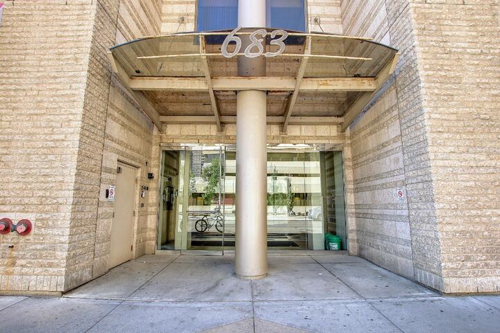 Property Photo:  683 10 Street SW 1705  AB T2P 5G3 