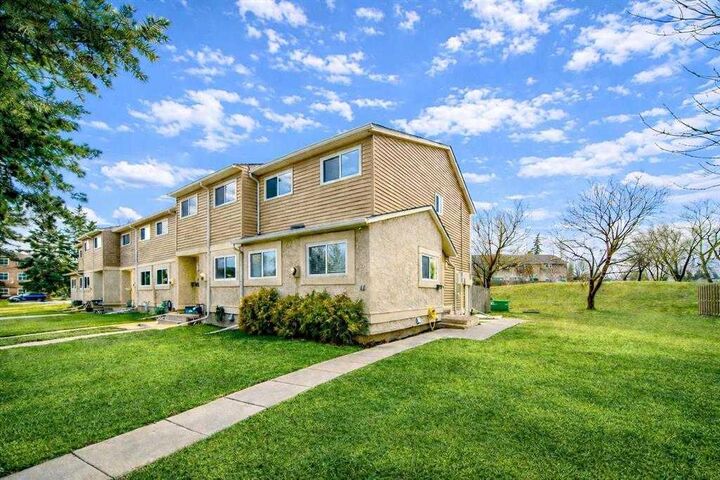 Property Photo: 5520 1 Avenue 41 AB T2A 5Z7