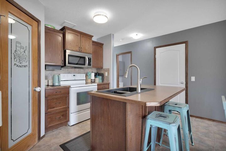 Property Photo: 156 Oswald Close AB T4P 0C1