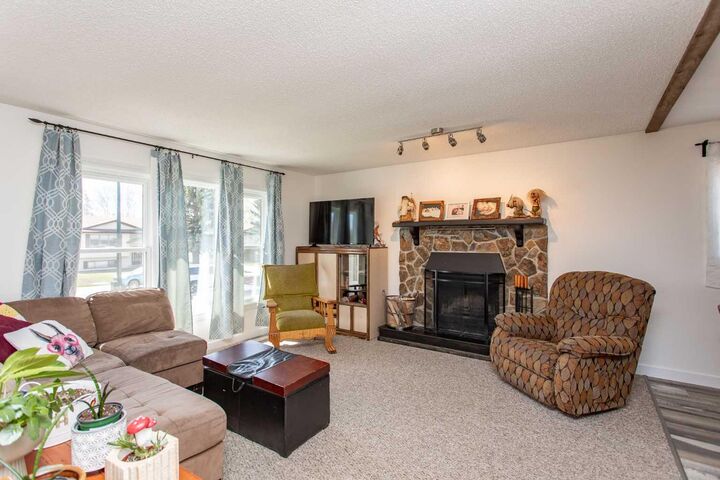 Property Photo:  114 Dawson Street  AB T4R 1Y9 