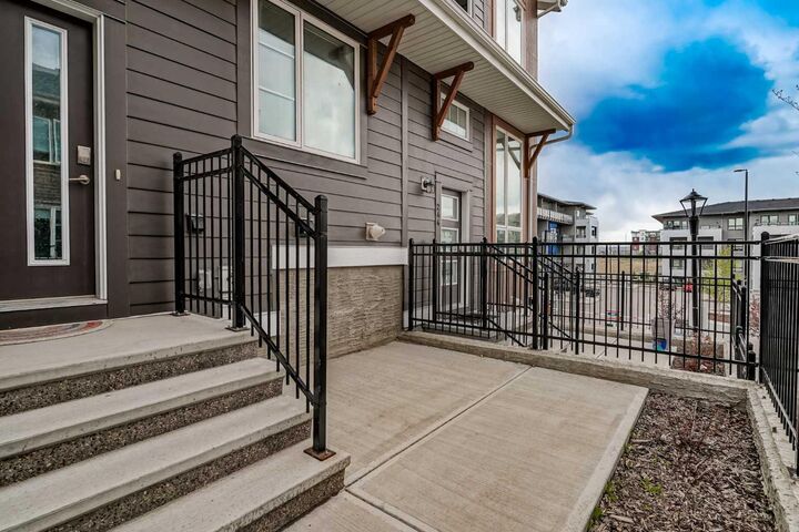 Property Photo:  242 Livingston Common NE  AB T3P 1K1 