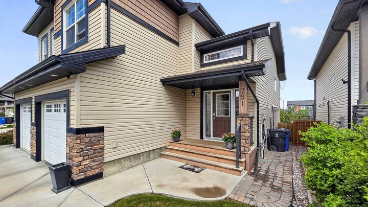 Property Photo: 751 Silkstone Close W AB T1J 4B9