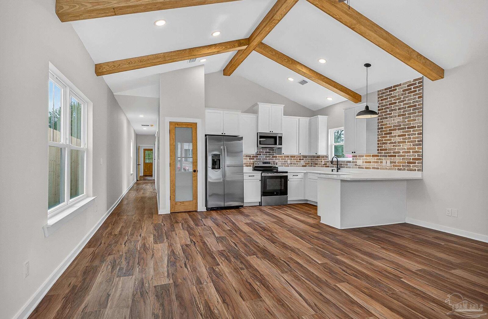 Property Photo: 1106 N E St FL 32501