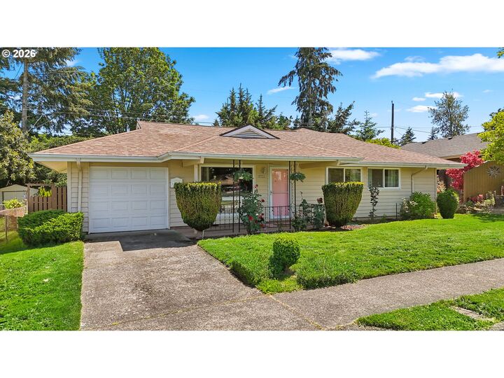 Property Photo: 9006 N Gilbert Ave OR 97203
