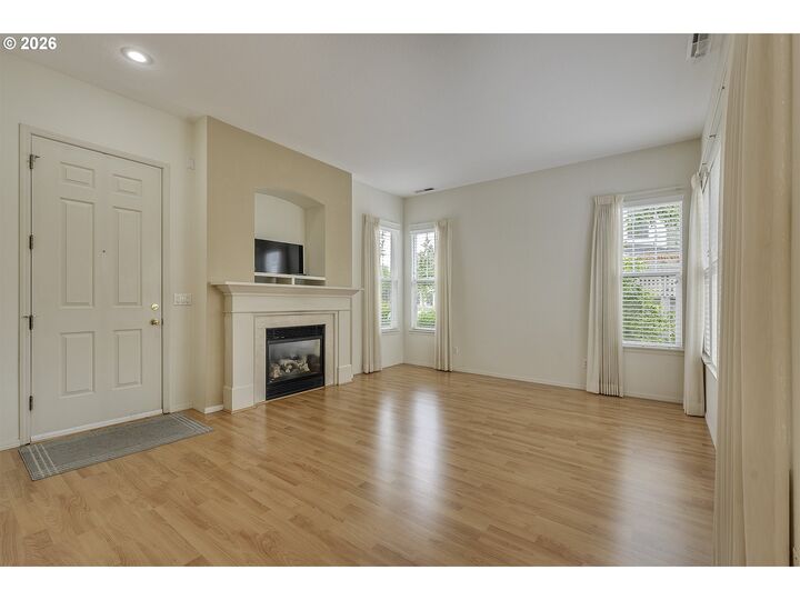 Property Photo: 6235 NE Rosebay Dr OR 97124