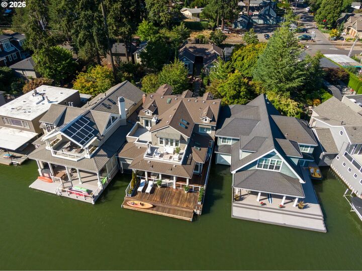 Property Photo: 616 Cabana Ln OR 97034