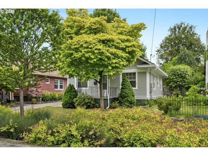 Property Photo:  102 NE 45th Ave  OR 97213 