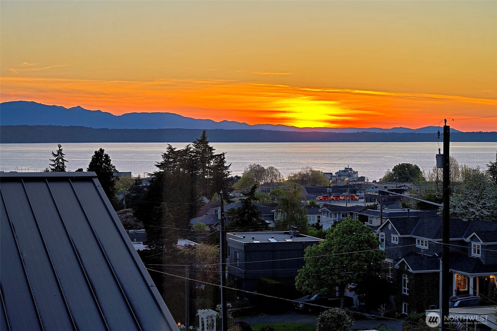 Property Photo:  750  Maple Street  WA 98020 