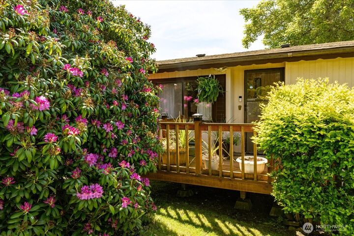 Property Photo:  2172  Norman Drive  WA 98277 