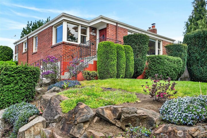 Property Photo:  5457  35th Avenue SW  WA 98126 