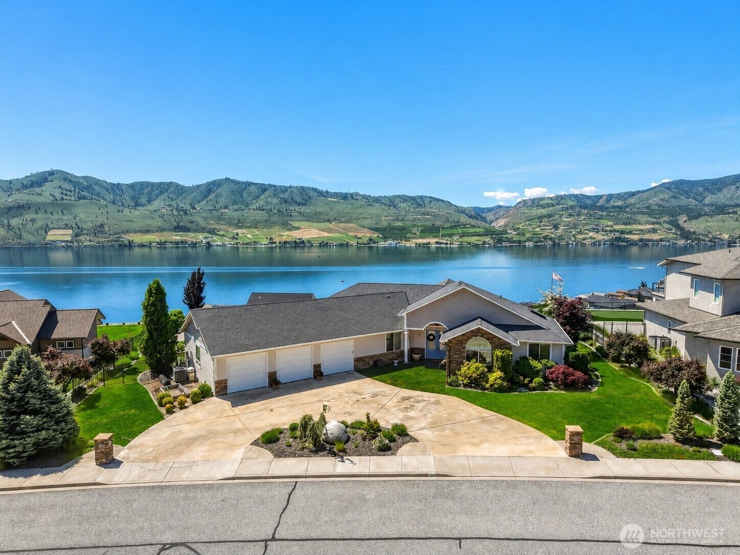 Property Photo:  124  Waterview Drive  WA 98816 