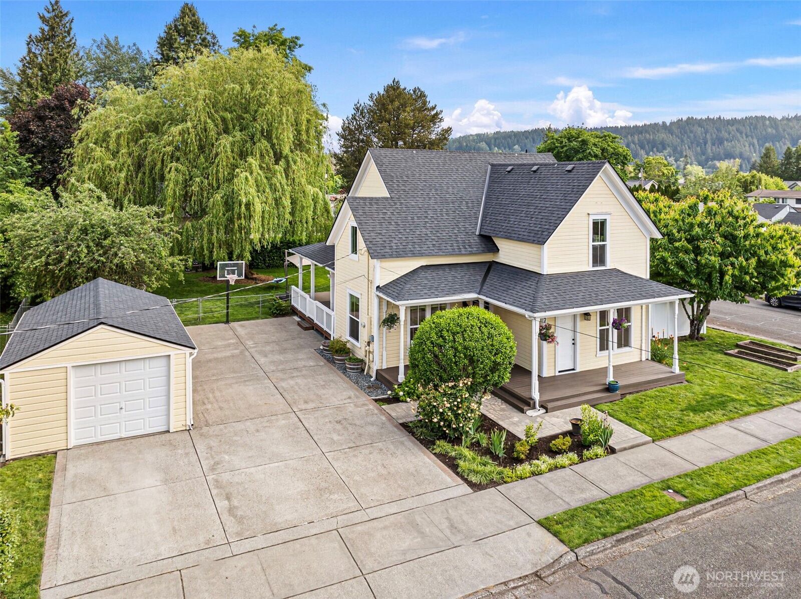 Property Photo:  1515  Everett Street  WA 98390 