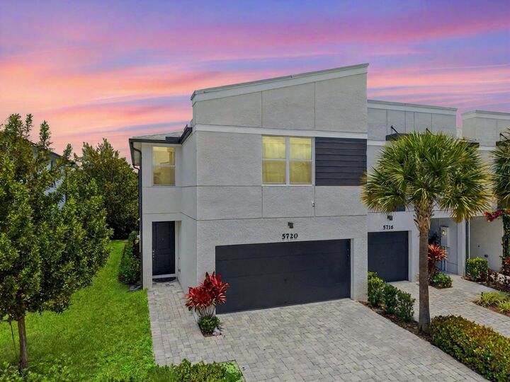 Property Photo:  5720 Mentmore Drive  FL 33407 