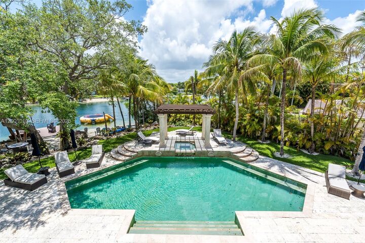 Property Photo:  9240 SW 140th St  FL 33176 
