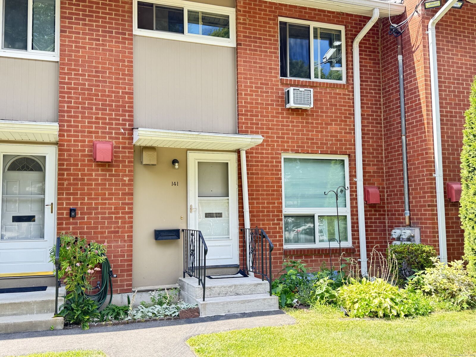 Property Photo: 141 Worth Avenue CT 06518