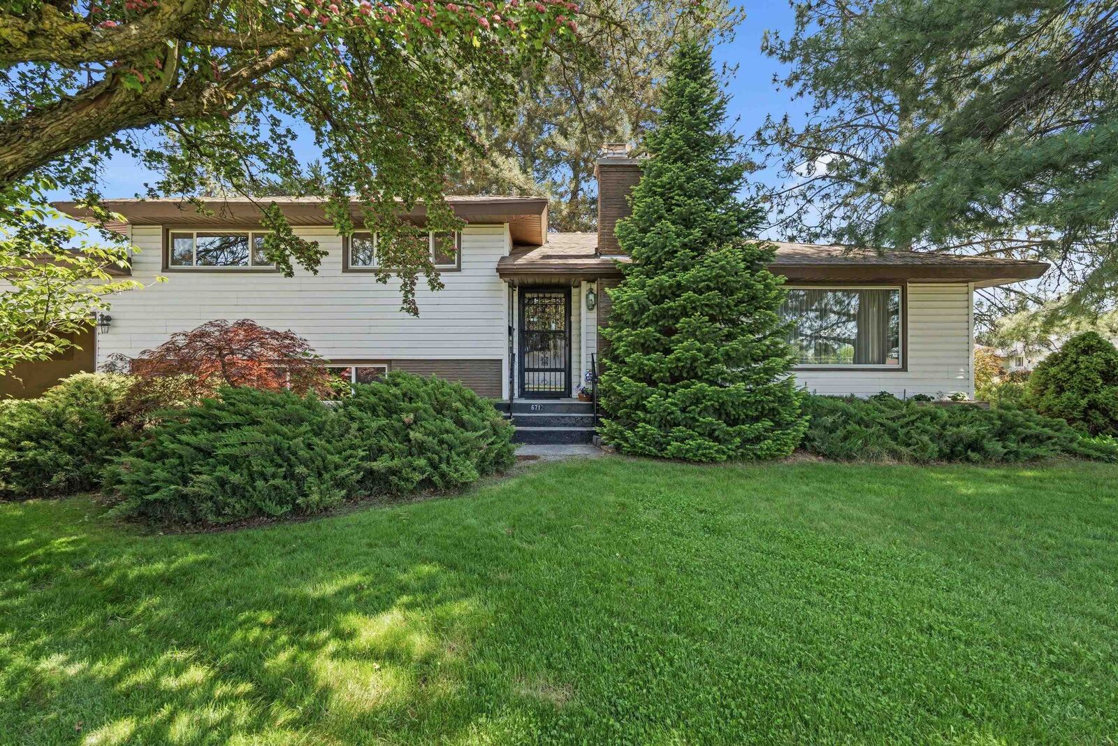 Property Photo: 6712 N Fleming St WA 99208