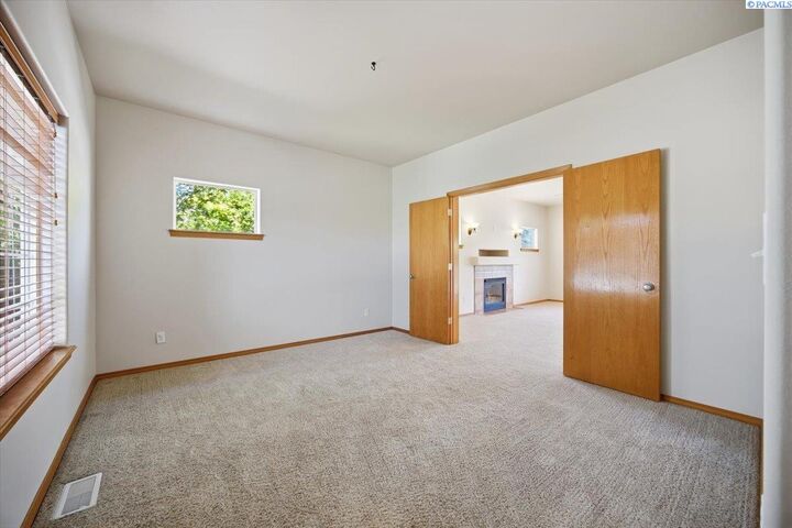 Property Photo: 1101 S Grant Street WA 99338