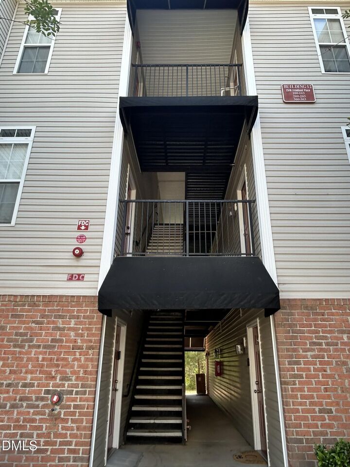 Property Photo:  2510 Friedland Place 102  NC 27617 