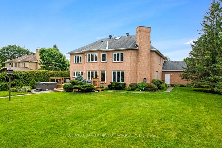 Property Photo:  5525 Pettapiece Crescent  ON K4M 1C6 
