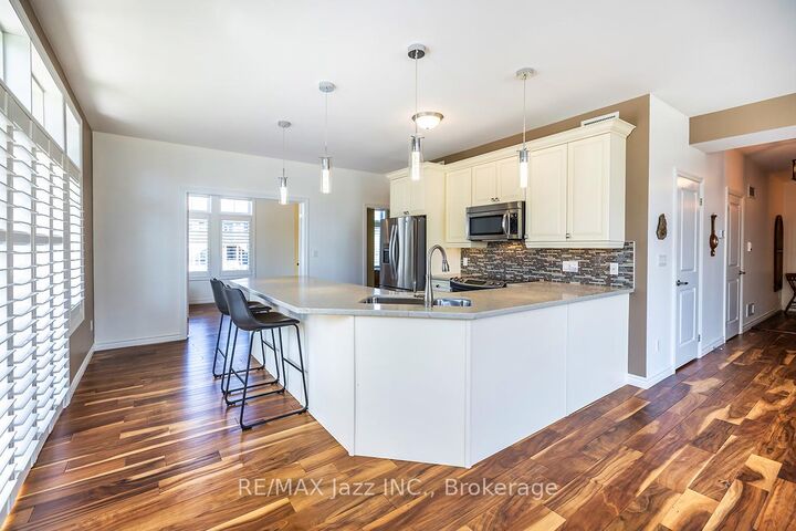 29 Lakewood Crescent 111 — photo 1