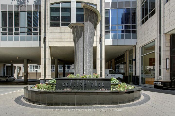 761 Bay Street 3305 — photo 1