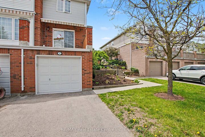 Property Photo: 941 Gordon Street 48 ON N1G 4R9