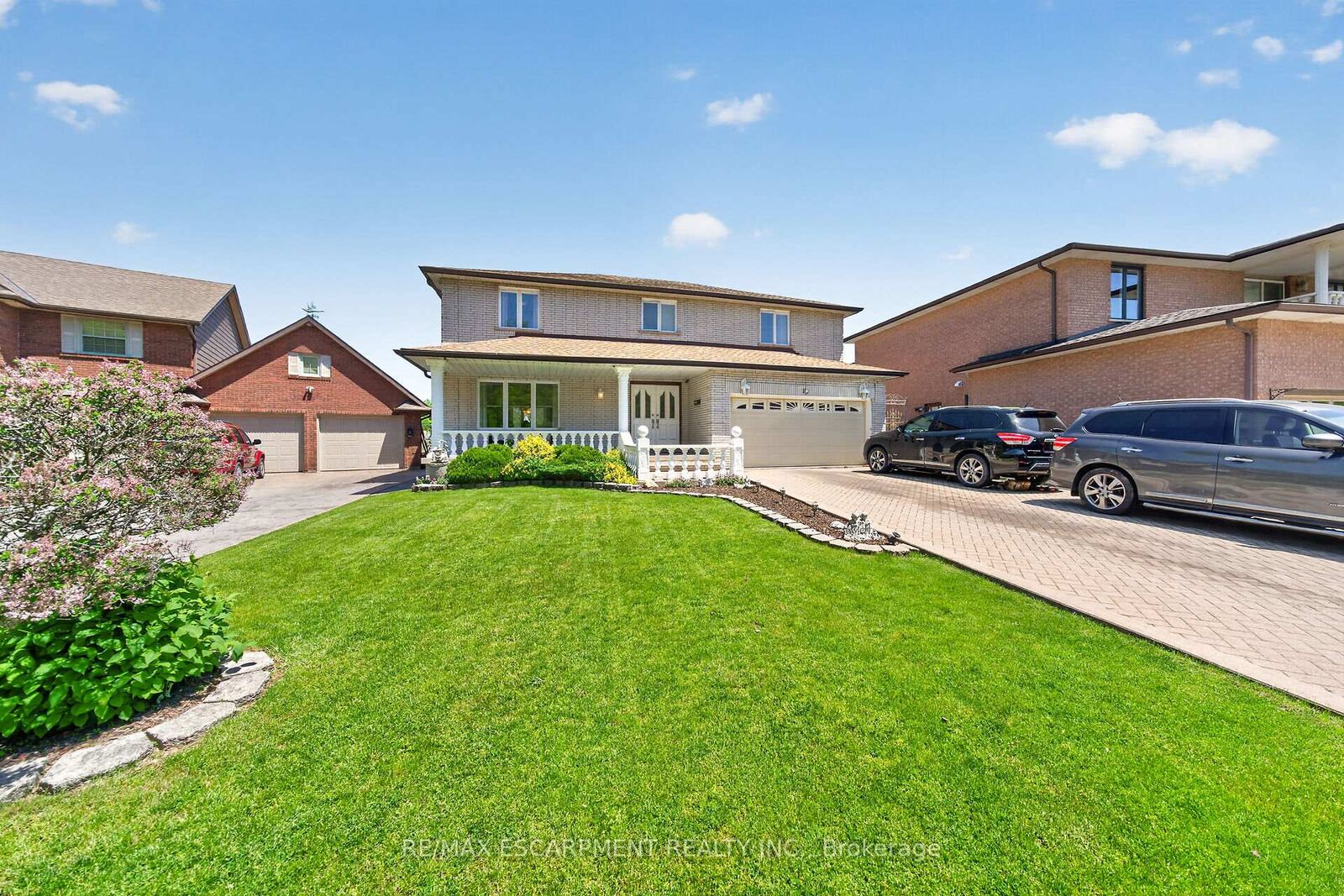Property Photo: 10 Skye Court ON L8G 4R6