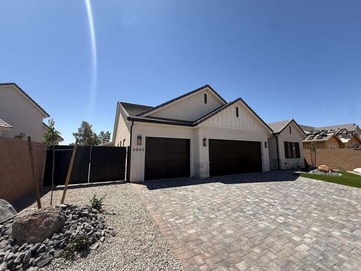 Property Photo: 2002 N Creek Side Ct UT 84780