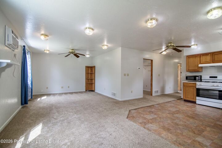 Property Photo:  916 1st Avenue E  ND 58647 