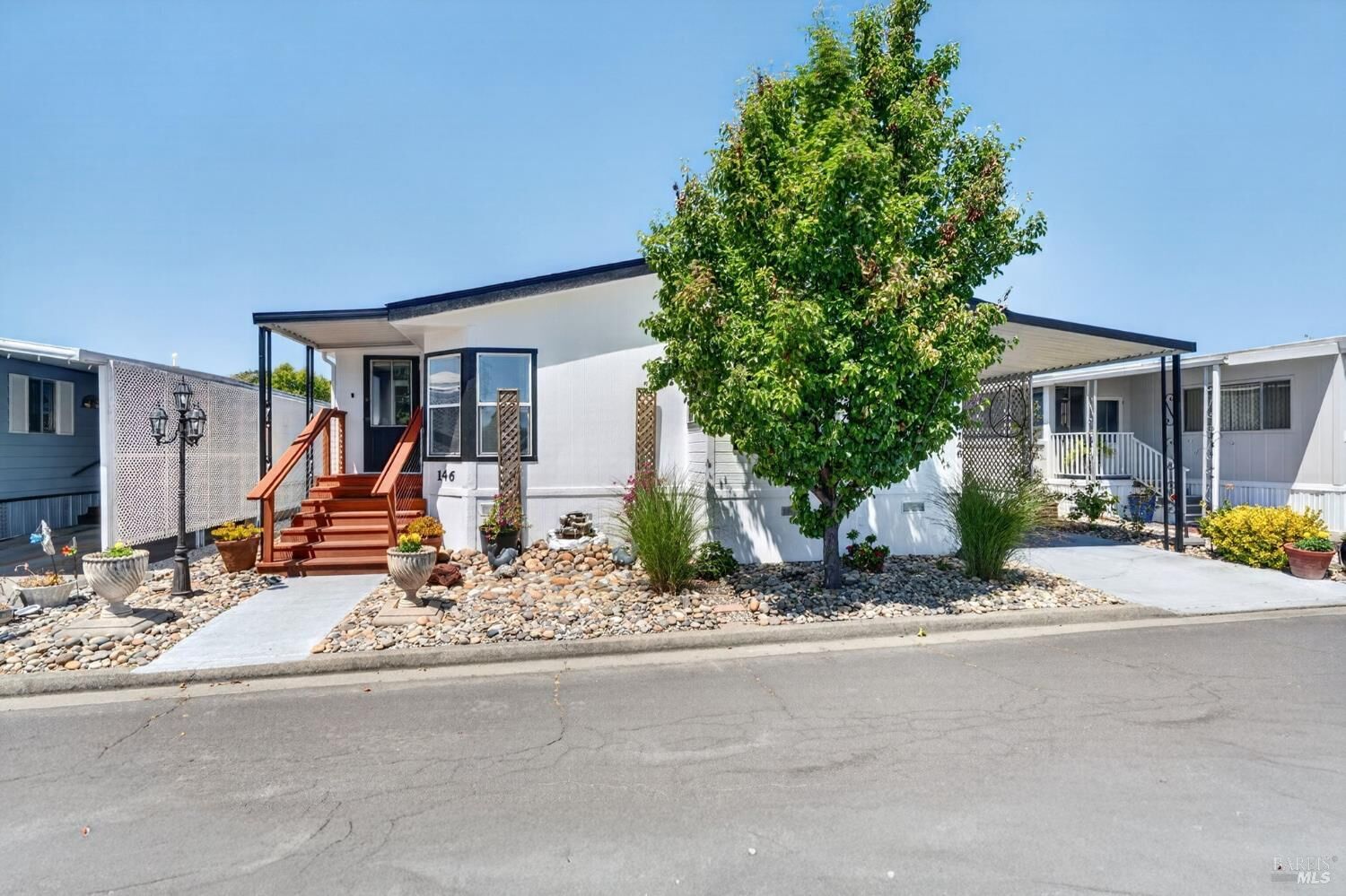 Property Photo: 146 Stratford Way CA 95401