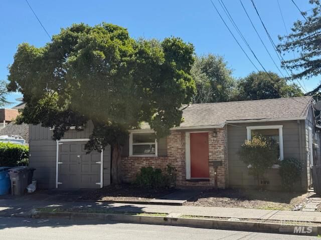 Property Photo: 618 Benton Street CA 95404