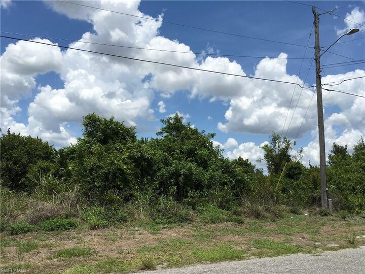 Property Photo:  2706 31st St SW  FL 33976 